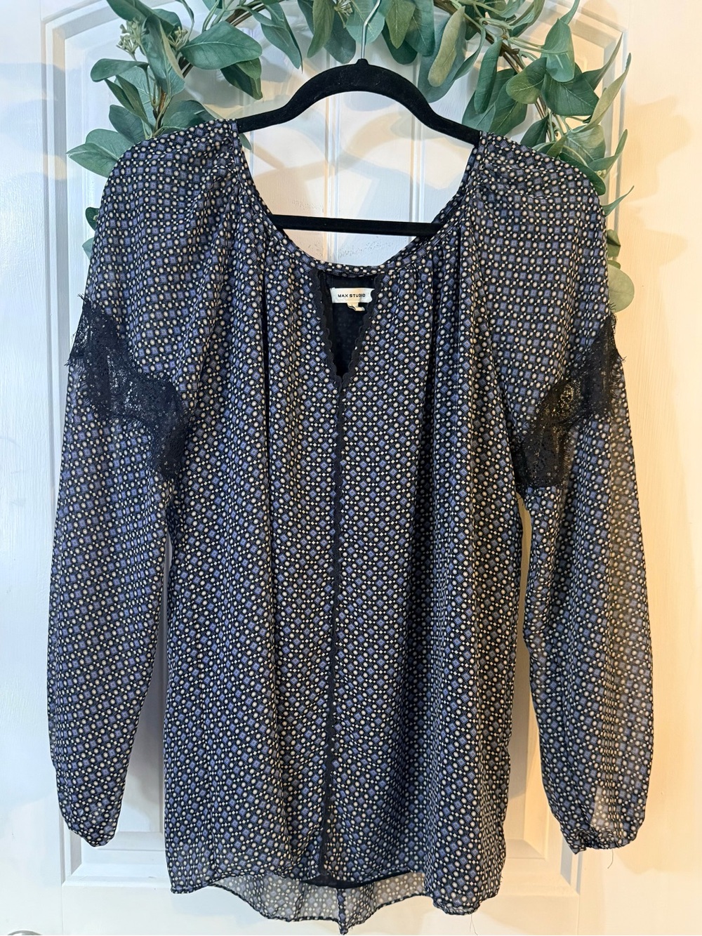 💫4/$25 • Max Studio Navy Floral Lace-Trim Peasant Blouse